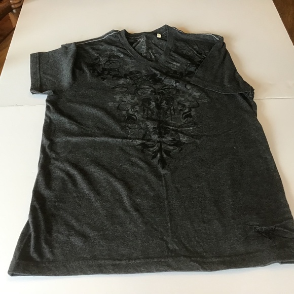 Guess men T-shirt gray & black print with V neck size M, short sleeve - Picture 2 of 8